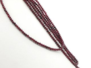 durchbohrte, rote Granatkugeln