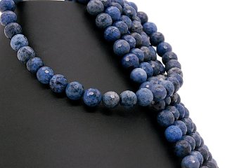 Boules de dumortierite percées et facettées en bleu