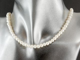 Cultured pearl strand - near round appr. 5x6 mm white, length 34.5 cm /7039