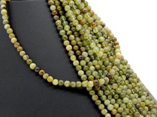 Green garnet strand - spheres 5 mm green, length 38.5 cm /2096