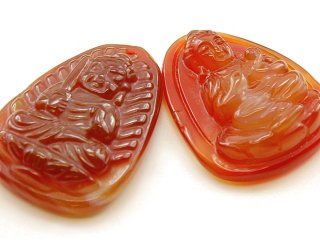 Buddhist figure jewellery pendant made of agate