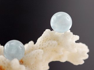 Aquamarine - sphere 8 mm sky blue, pre drilled - 2 pcs/pack
