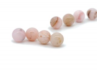 Quatre boules de pierres précieuses opales