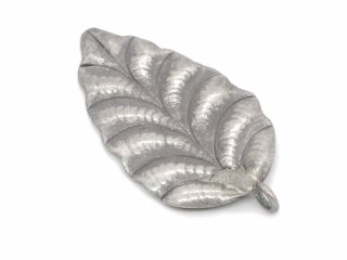 Silver pendant in leaf shape