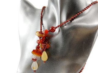 Open necklace - carnelian and red culture pearls, length 84 cm /9891-1