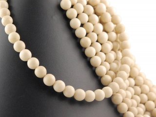 Fossile stone strand - spheres 8 mm pale beige, length 38.5 cm /2277