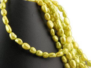 Culture pearl strand - baroque appr. 7x11 mm lime green, length 40 cm /7144