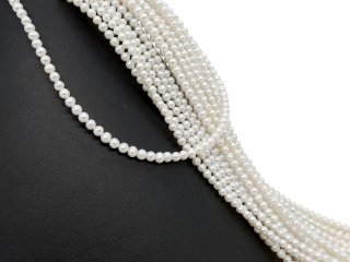 Petites perles de culture blanches percées