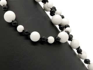 Onyx and howlite strand - spheres, 8-16 mm black and white, 41 cm /5530