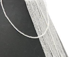 Mondstein Strang - facettierte Kugeln 2 mm weiß, Länge 38 cm /1979