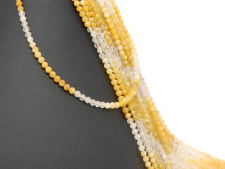 Pierres précieuses percées et facettées en jaune et blanc