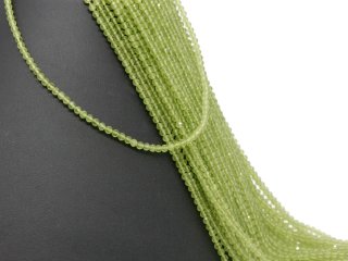 Étincelant cordon de pierres précieuses en agates vert péridot