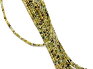Green garnet strand - faceted cubes 3 mm shades of green, 39 cm /4966