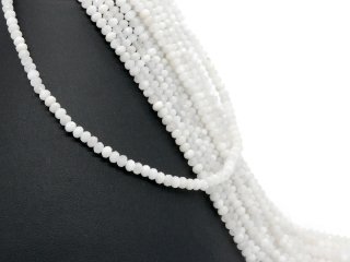 Perles blanches en pierre de lune à facettes