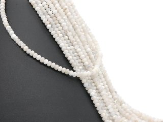 Perles blanches en pierre de lune à facettes