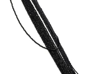 Schwarze, durchbohrte Spinell-Kugeln