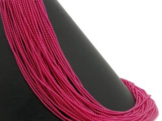 aufgefädelte Rubellitkugeln