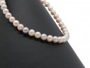 Round, loose cultured pearls in pastel colours