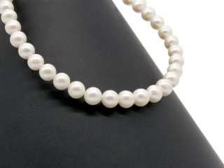 Round white cultured pearls
