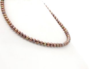 Pierced, oval, colourful shimmering cultured pearls