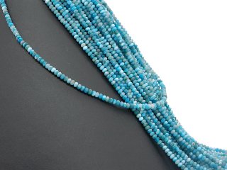 Glitzernde Apatit-Rondelle in Blau