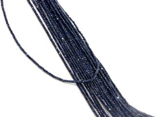 Blaue, glitzernde, durchbohrte Sandsteinwürfel