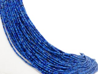 Petits cubes de lapis-lazuli facettés