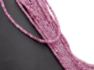 Magentafarbene, durchbohrte, facettierte Achatrondelle