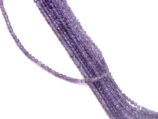 Funkelnde, durchbohrte Amethystwürfel