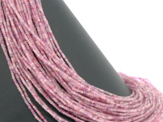 Rosa, facettierte, durchbohrte Turmalinwürfel