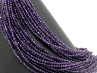 Facettierte, durchbohrte Amethystkugeln