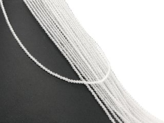 Petites boules de cristal de roche percées et facettées