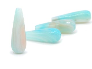 Funkelnder, blauer, durchbohrter Achattropfen