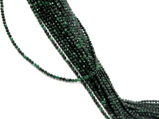 Petites perles de jade à facettes