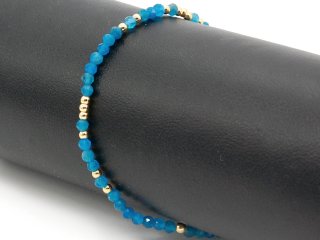 blaues Armband mit facettierten Apatitkugeln