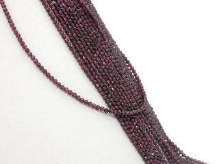 Facettierte, durchbohrte, rote Granatkugeln