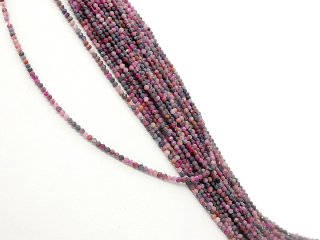 Rubis et saphirs facettés et percés de couleur rose et lilas