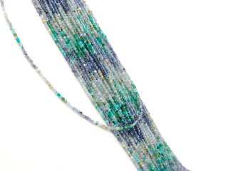 Pierres précieuses mélangées, multicolores, percées de facettes