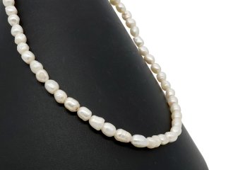 Durchbohrte, barocke Zuchtperlen in Weiß