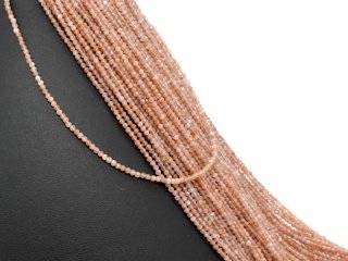 Facettierte, durchbohrte, braune Mondsteine