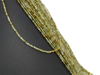 Facettierte, grüne Granatperlen