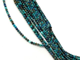 Petites boules de chrysocolle facettées en bleu et vert