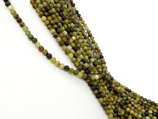 Durchbohrte, grüne Granatperlen