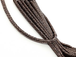 Disques dhématite percés et bruns