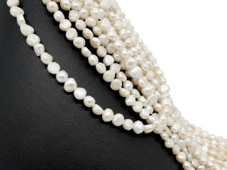 Petites perles de culture baroques percées blanches