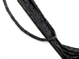 Durchbohrte, schwarze Hämatitscheiben