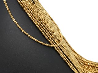 Durchbohrte, goldfarbene Hämatite