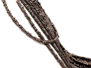 Durchbohrte, braune Hämatitscheiben