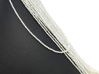 Facettierte, weiße, durchbohrte Mondsteinkugeln