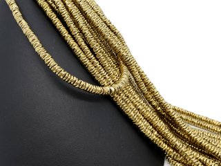 Durchbohrte, goldene Hämatit-Scheiben